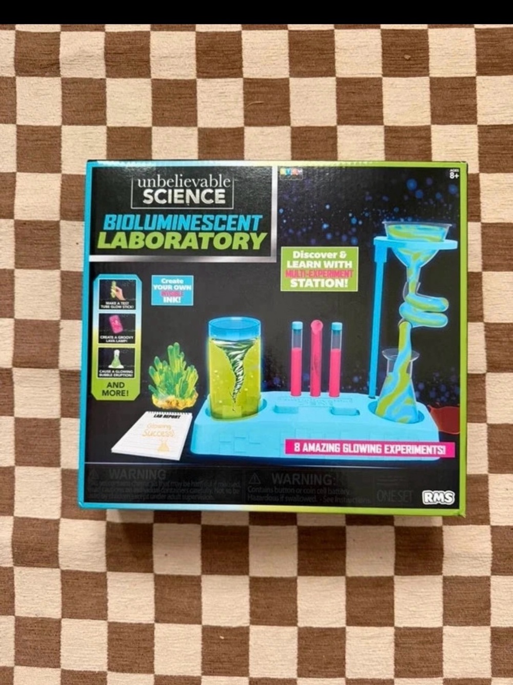 Unbelievable Science Bioluminescent Laboratory Kit - Blue & Neon Green
